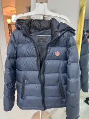 正規品 GUESS ダウンのサムネイル