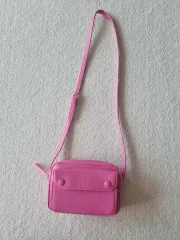 ピンク ミニ クロスバック 新品 (BENETTON)のサムネイル