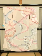 228B【アンティーク着物】小紋 薄いピンク 正絹？？ 曲線格子文様 モダンデザイン 縮緬 地紋 リメイク素材にも