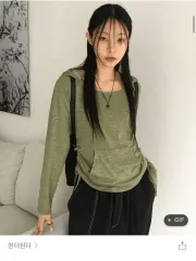 ぼかしシャーリングストラップスリム フードTシャツ
