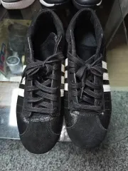 アディダス スニーカー