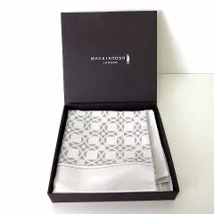 マッキントッシュ MACKINTOSH スカーフ ロゴ 総柄 コットン オフ白 ライトグレー 箱付 美品のサムネイル