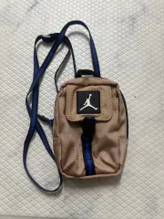 ジョーダン ミニ クロスバッグ 出品のサムネイル