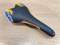 レア☆INFINITA サドル ピンク グラフィックデザイン デッドストック
