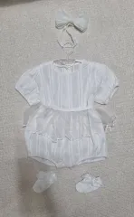 赤ちゃんボディスーツ＋ケープ＋ボンネット＋靴下 セット (ほぼ新品)