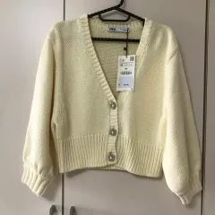 新) ザラ ジュエリーボタン パフカーディガン