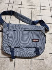 美品 EASTPAK DARK EYE ショルダーバック ダークアイズ 目玉 - メルカリ