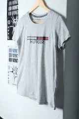 W(L) Tommy Hilfiger トミーヒルフィガー 半袖 Tシャツ 機能性 ロゴ グレー -13225