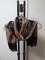 YSL イヴサンローラン レオパード柄 シルク100% スカーフ - メルカリ