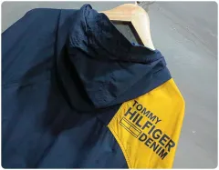 Tommy Hilfiger トミーヒルフィガー Spellout カラーブロック ウィンドブレーカー (メンズ XL)