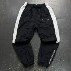 100 NIKE ウーブン ジョガーパンツ