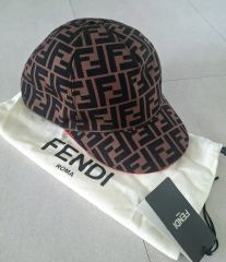 FENDIフェンディ　サンバイザー　ユニセックスM(59cm) FENDIフェンディ サンバイザー ユニセックスM(59cm) - メルカリ
