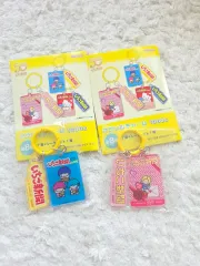 いちご新聞アクリルキーホルダー