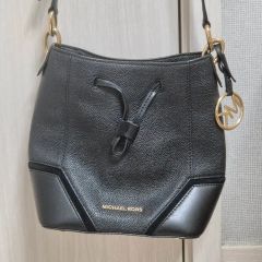 極美品 マイケルコース スエード 巾着 ショルダーバッグ スタッズ 