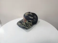 帽子) BURTON ボタン カモ スナップバック