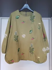 刺繍装飾 カーキ トップス