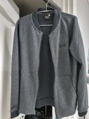 UNDER ARMOUR アンダーアーマー ブルゾンジップアップ 出品