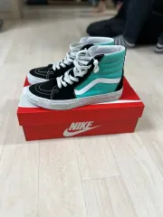 VANS スニーカー