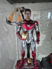 ホットトイズ アイアンマン マーク80 hottoys ディズニーパークの「アベンジャーズ・キャンパス」で会える、映画には