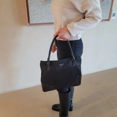 美品 PRADA プラダ タッセル ハンドバッグ トライアングルロゴ レザー 美品 PRADA プラダ タッセル ハンドバッグ トライアングルロゴ レザー