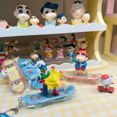 クレヨンしんちゃん スケートボード キーホルダー ミニチュア フィギュア アクション仮面 シロ