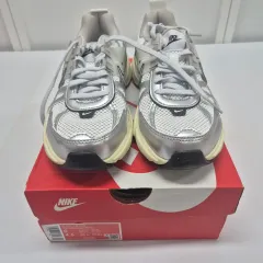 230 NIKE V2K RUN サミット 白 FD0736-100