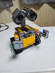 WALL-E 目が青色に光るしゃべる動くリモコン付き - メルカリ