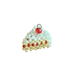 ＜受注製作＞手作りイチゴ生クリームケーキ ビーズキーホルダー 出品