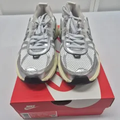 230 NIKE V2K RUN 白 FD0736-100