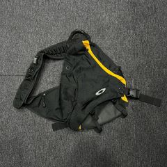 Oakley sling bag archive ショルダー - メルカリ