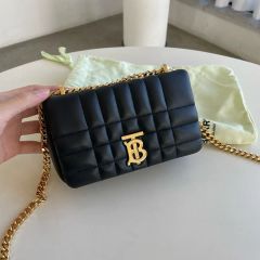 BURBERRY TBロゴ キルティング ショルダーバッグae - メルカリ