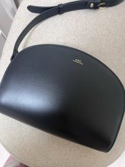 TOTEME（トーテム）美品 ハーフムーンショルダーバッグ - メルカリ