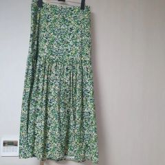sacra 【HPS別注】BLURRED FLORA ティアードスカート SACRA 【HPS別注】BLURRED FLORA ロングスカート - メルカリ