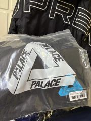 希少カラー☆PALACE×adidasコラボパーカー パレス - メルカリ