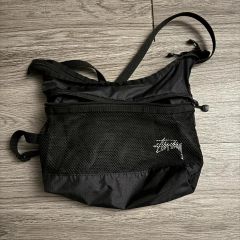 ☆新品/海外限定/stussy/Graffiti スリングバッグ/BLACK☆ - メルカリ