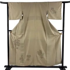 付下げ 身丈156.5cm 裄丈62cm S 袷 菊 短冊 刺繍 金糸 薄茶色 正絹 秀品 【中古】のサムネイル