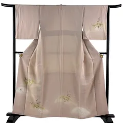付下げ 身丈159cm 裄丈64cm M 袷 落款 草花 舟 金糸 金彩 灰桜 正絹 秀品 【中古】