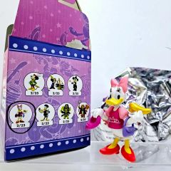 Disney ドナルドダック フィギュア 置物 - メルカリ
