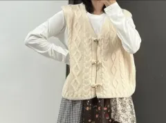 ケーブル編み ボタン ニットベスト 出品 (元値 30,000 ONE)