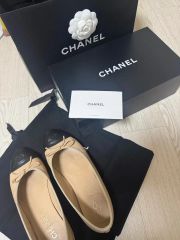 Chanel カメリアパール スエードフラットシューズ 37.5 - メルカリ