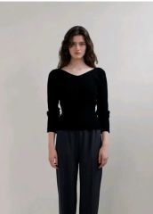 L'AUBE BLANC Sharp Neck Velour Tops - メルカリ