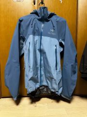 カナダ製】アークテリクス アルファsv dk stratus xs - メルカリ