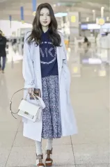 マイケルコース ハン・ソヒ(HAN SOHEE) ライトパープル トレンチコートのサムネイル
