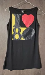 とてもカラーフルな鮮やかなTシャツ - A