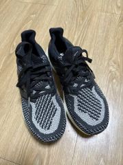 ADIDASアディダス カーボン コア 黒色ブラック ターボ スニーカー 