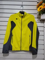 #レディースファッション DESCENTE 季節の変わり目 アウターのサムネイル