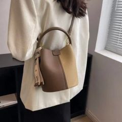 31969】DECKE デッケ ショルダーバッグ キャメル レザー - メルカリ