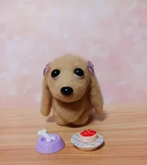【ハンドメイド】羊毛フェルト 垂れ耳犬 リボン飾り 餌皿＆肉ミニチュア付