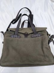 A*y様 FILSON 希少カーキ 旧タグ廃盤品パデッドコンピューターバッグ