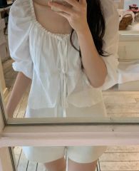 Bibiy.】CYNTHIA CROPPED BLOUSE - メルカリ